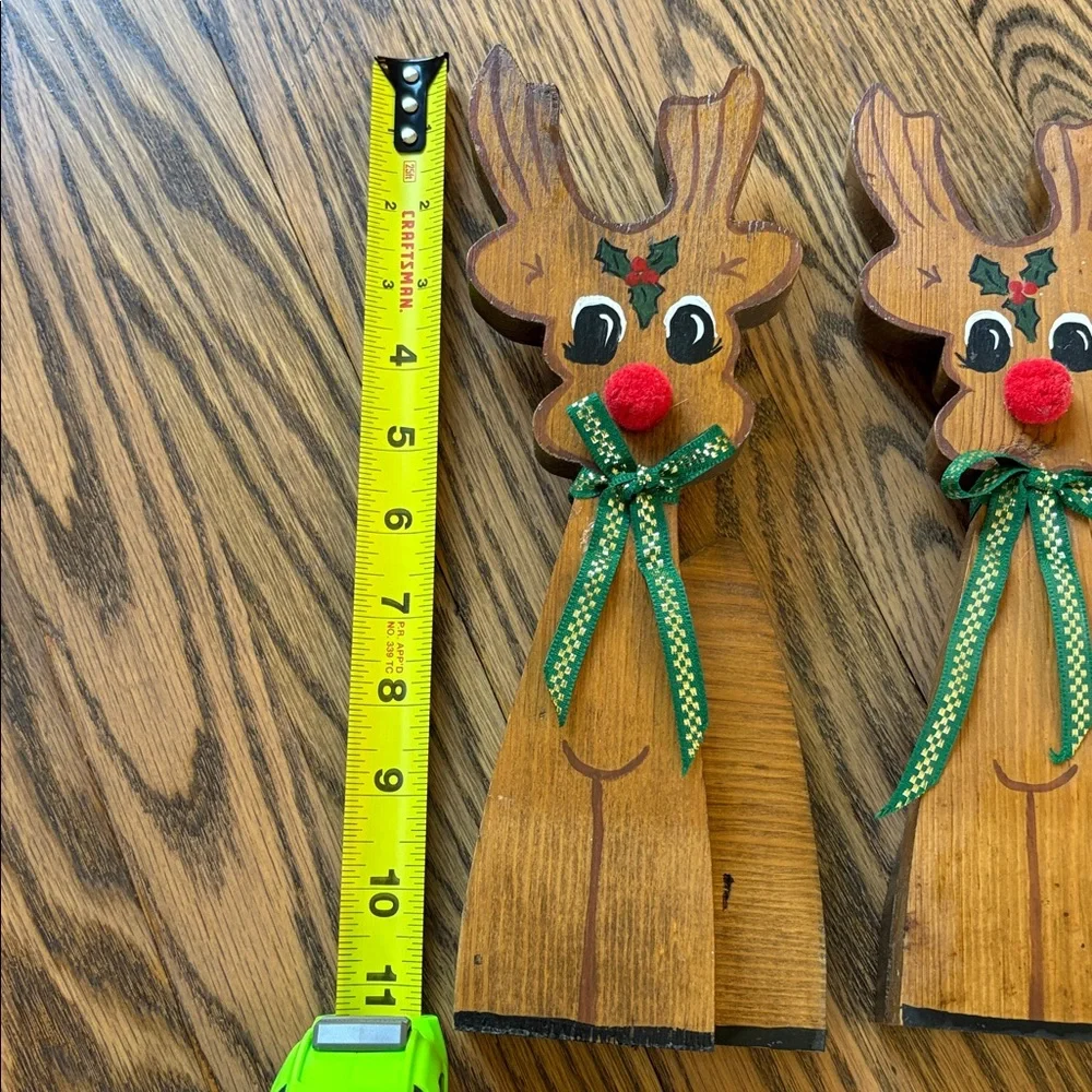 Handmade Wooden Reindeer with Green Bow and puff ball nose - Picture 5 of 6